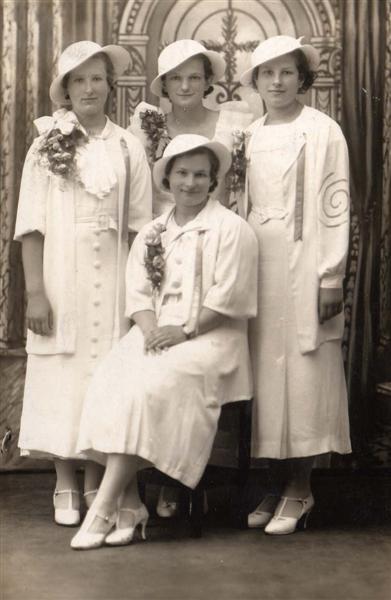 Image:St Barbara's Graduation 1934-partial.jpg