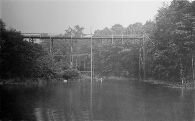 Image:Beyerles Park lake and bridge.jpg