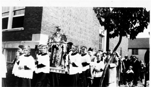 Image:Procession 1 1930.jpg