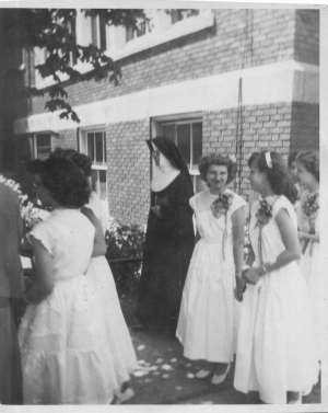 Image:1950 8th Grade Grads.jpg