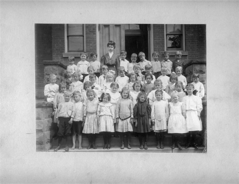 Image:Photo West Denison 2nd grade class (Viola Kuchle may be in here).jpg
