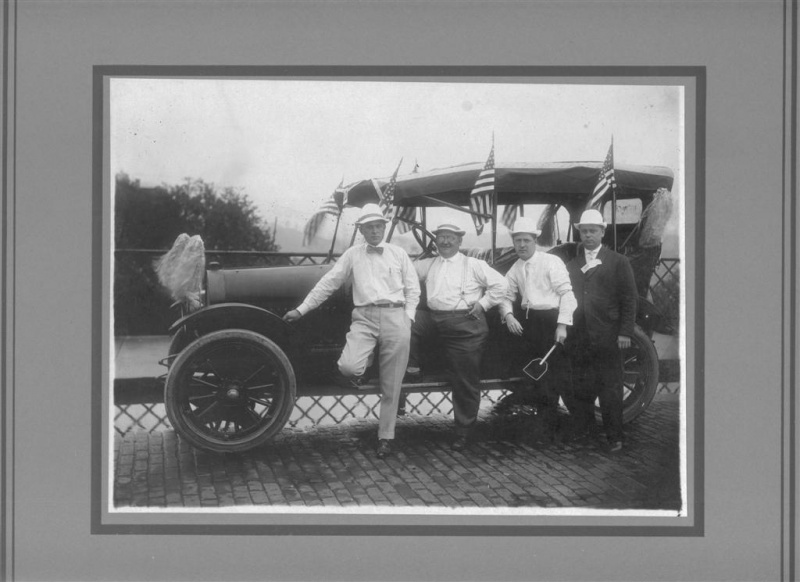 Image:Photo 1915 Festival for Bridge Opening - Decorated car with 4 unknown men on bridge.jpg
