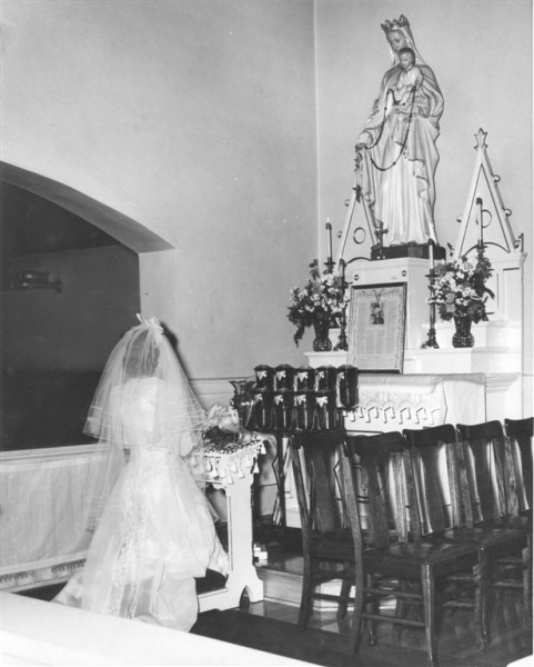 Image:Minich, Caroline Jezior at side altar.jpg