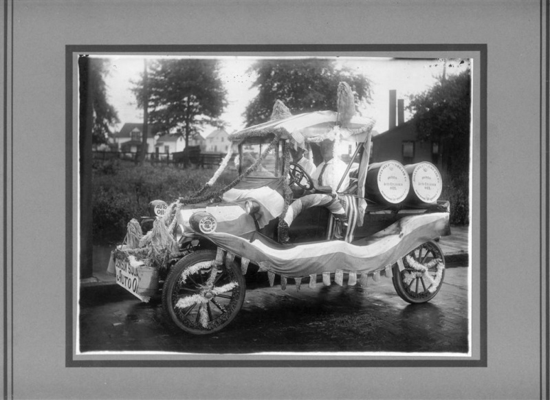 Image:Photo 1915 Festival for Bridge Opening - Denison Square Auto.jpg