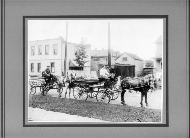 Image:Photo 1915 Festival for Bridge Opening - Decorated horse-drawn wagons.jpg
