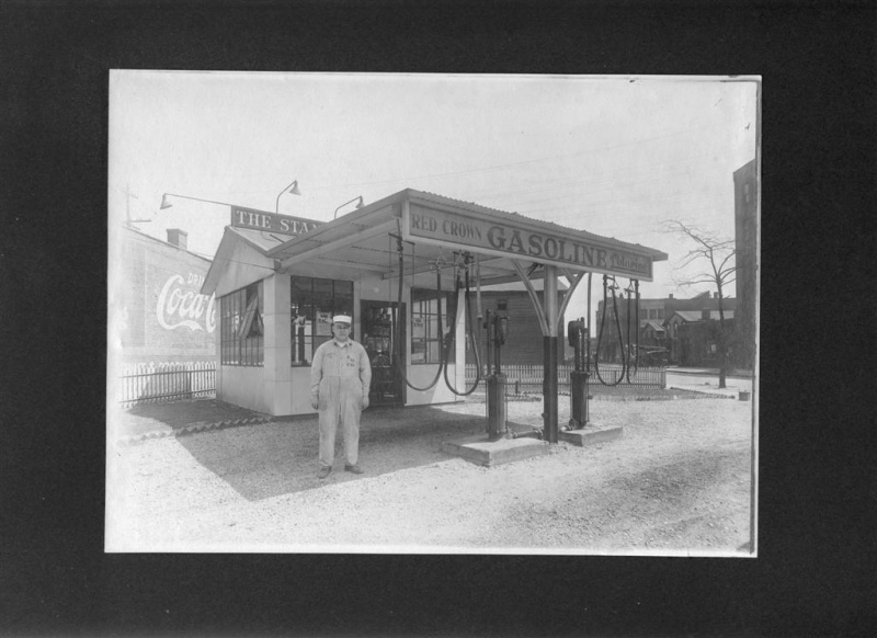 Image:Photo Red Crown Gasoline - G.E. Kuchle.jpg